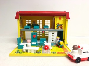 lot 281 image: Vintage Fisher Price Little People Childrens Hospital