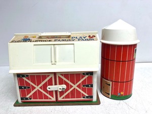 lot 284 image: Vintage Fisher Price Little People Play Family Farm
