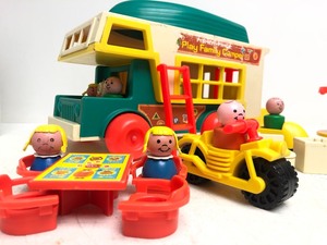 lot 285 image: Vintage Fisher Price Little People Play Family Camper