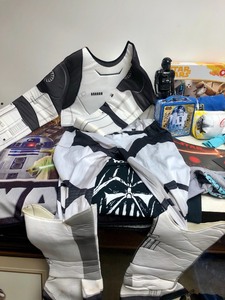 lot 288 image: Large Lot of STAR WARS Items