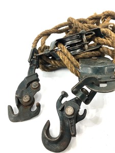 lot 292 image: Cool Vintage NauticalIndustrial RopePulley System wHooks