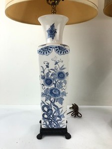 lot 296 image: Pair of Table Lamps - Oriental Ceramic Claw Foot & Large Solid Brass Lamps