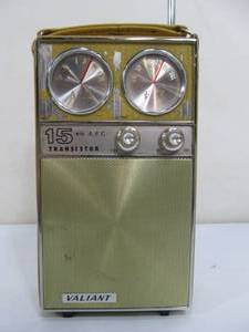 lot 239 image: Vintage VALIANT Model 15 Transistor Radio