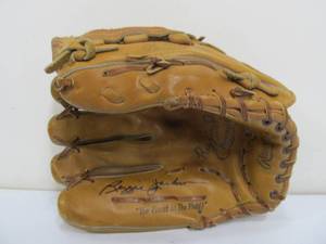 lot 242 image: Vintage Autographed REGGIE JACKSON Rawlings Baseball Glove