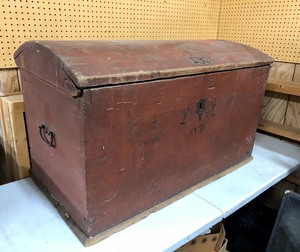 lot 2 image: Large Early Antique 1870s Painted Immigrants Trunk