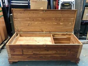lot 368 image: Large Mid Century Cedar Chest on Casters