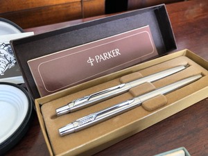 lot 7 image: Nice Group of Vintage Pens