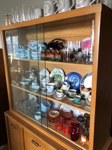 lot 10 image: Mid Century Oak Hutch 