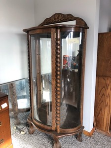 lot 2 image: Vintage Oak Curved Glass China Cabinet