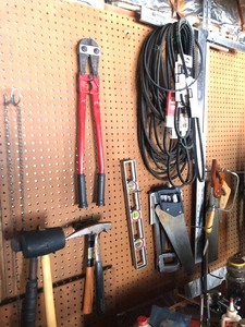 lot 18 image: Contents of Pegboard - Tools etc