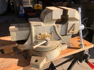 lot 24 image: Heavy Duty Large Allied 4 Swivel Bench Vise