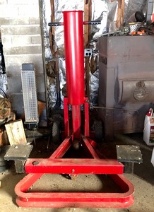 lot 26 image: Heavy Duty 5000lb Air Bumper Auto Jack 