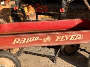 lot 30 image: Vintage RADIO FLYER Red Metal Wagon