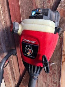 lot 39 image: Troy-Bilt & Craftsman Weed Whips