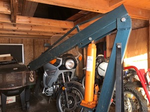 lot 40 image: Large Heavy Duty 8-Ton Long Ram LiftJack Engine Hoist