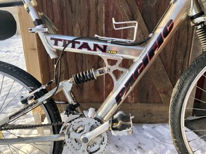 lot 42 image: Mens Pacific Titan Bicycle