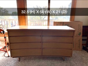 lot 1 image: Vintage Mid Century Curved Front 8-Drawer Dresser