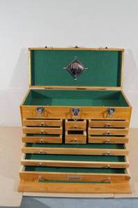 lot 1 image: Gerstner International GI-T24 11 Drawer Veneer Tool Hobby Chest