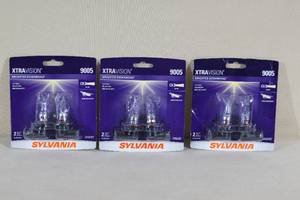 lot 25 image: Sylvania XtraVision 9005 Headlight Bulbs