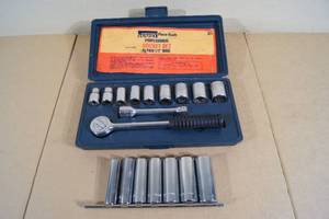 lot 43 image: 12 Drive Sockets and Ratchet