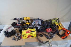 lot 16 image: Assorted Electric and Cordless Tools