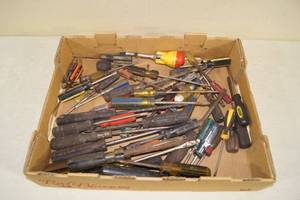 lot 47 image: Assorted Screwdrivers - Some Craftsman