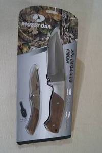 lot 68 image: Mossy Oak Damascus Finish Knife Set