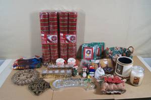 lot 133 image: Assorted Christmas Dcor and Crafting Items