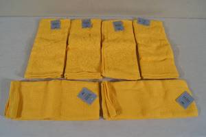 lot 136 image: DII Yellow Kitchen Towels