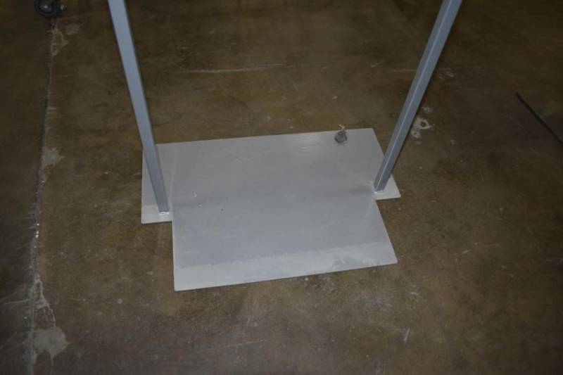 lot 597 image: 21x64 Tall Display Rack