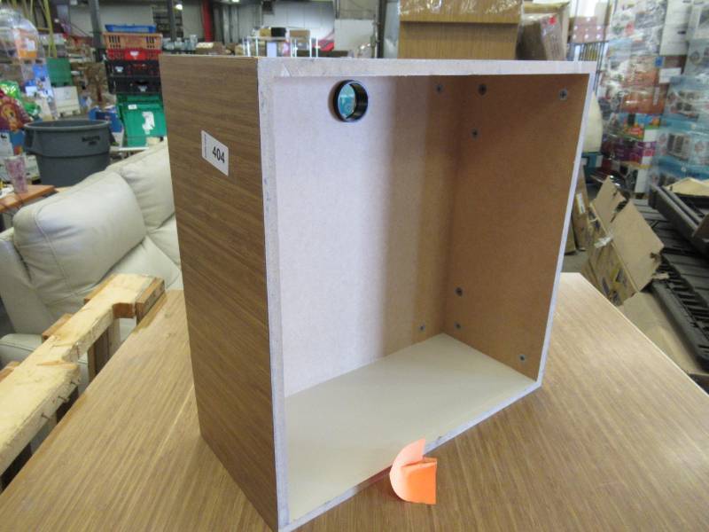 lot 593 image: 18x18x8T Wooden Counter BlockDisplay