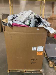 lot 557 image: Gaylord Pallet of UntestedUnchecked Loose PE Vinyl Lightweight Billboard Tarps - 637 lbs. - AS-IS