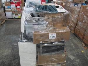 lot 514 image: Pallet of Miscellaneous Overstock Store Products and Store Returns