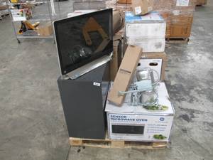 lot 520 image: Pallet of Miscellaneous Overstock Store Products and Store Returns