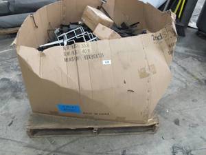 lot 529 image: Pallet of Miscellaneous Peg Board and Slat Board Brackets