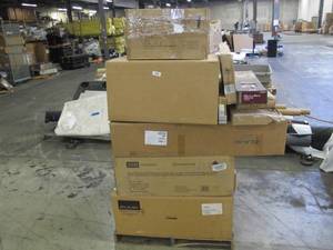 lot 533 image: Pallet of Miscellaneous Overstock Store Products and Store Returns