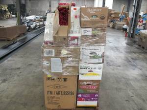 lot 539 image: Pallet of Miscellaneous Store and Ecommerce Christmas Returns - Bad or Missing Parts