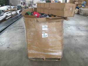 lot 540 image: Pallet of Miscellaneous Store and Ecommerce Christmas Returns - Bad or Missing Parts