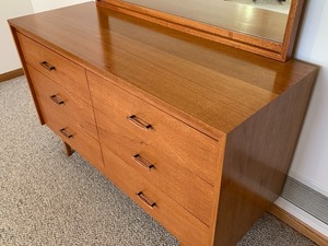 Beautiful Mid Century Dresser w Mirror