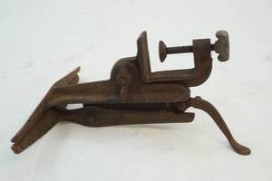 lot 7 image: antique clamp