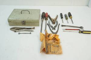 lot 12 image: screw drivers