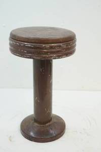 lot 20 image: shop stool