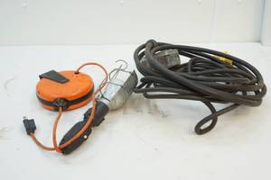 lot 35 image: work light and extension cord