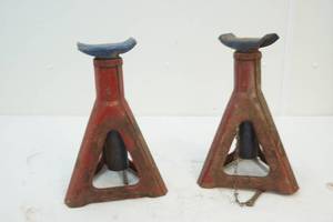 lot 52 image: tire jacks
