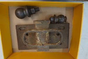 lot 55 image: hitch plate and balls