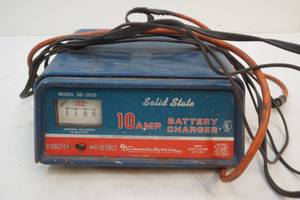 lot 68 image: battery charger