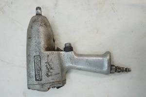 lot 70 image: air wrench