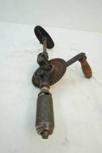 lot 76 image: vintage hand drill