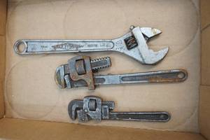 lot 89 image: pipe wrenches
