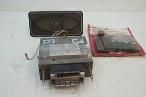 lot 112 image: car radio, cb accessory
